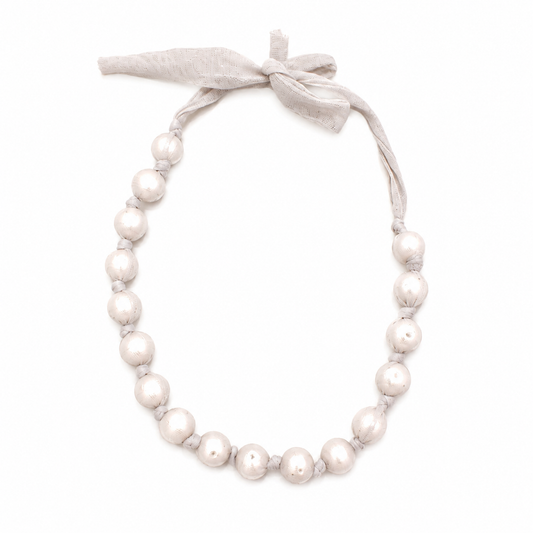Greay Pearl Wrapped Necklace قلب لون رمادي
